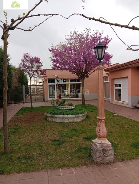 Foto ecc6aff8-6904-4ede-b1a4-b00b6f11a132. Edifici a Gema