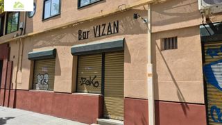 Pis a Los Bloques. Venta piso 3 habitaciones de 68 m2 y bar de 102 m2 en los bloque