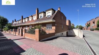 Casa aparellada a San Isidro - Espíritu Santo. Chalet en venta en urbanizacion villalobos gaza, de 3 habitacion