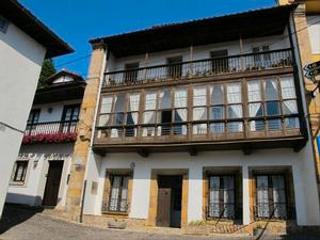 Casa adossada a Comillas. Casa montañesa en el centro de comillas
