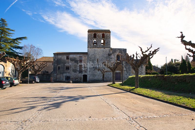 Foto 58231f82-49e7-4661-9296-7d9dcd295c8c. Masia amb xemeneia aparcament a Crespià