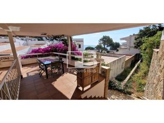 Casa aparellada a Cala salions 18. Casa junto a la playa de salions, con garaje propio cerrado, en