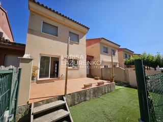 Casa adossada  Prat de la riba. Casa adosada en venta en montroig del camp, 4 dormitorios.