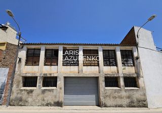 Geschäftsraum  De la industria. Local com. en venta en montroig del camp, 3 despachos.