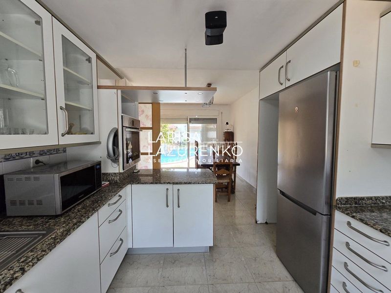 Foto 0dd4e547-fd68-4720-97d5-891317322f36. Xalet amb calefacció aparcament a Centre Miami Platja