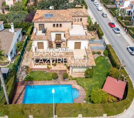 Xalet  Josep maria subirahs. Chalet en venta en urbanización  jardins vilafortuny, 6 dormitor