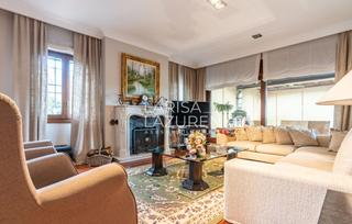 Xalet  Josep maria subirahs. Chalet en venta en urbanización  jardins vilafortuny, 6 dormitor