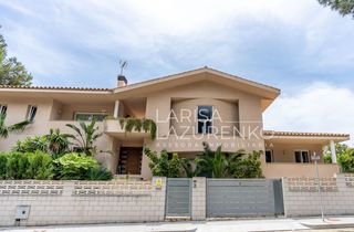 Chalet  Taurana. Chalet en venta en cap de salou, 6 dormitorios.