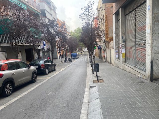 Foto afc56212-bfbe-4208-9dc9-dabf399caa18. Aparcament cotxe a Trinitat Vella Barcelona