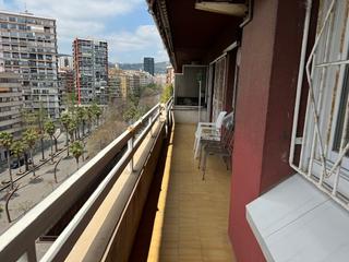 Pis a Barri de les Corts. Se vende nuda propiedad  piso luminoso con terraza en les corts