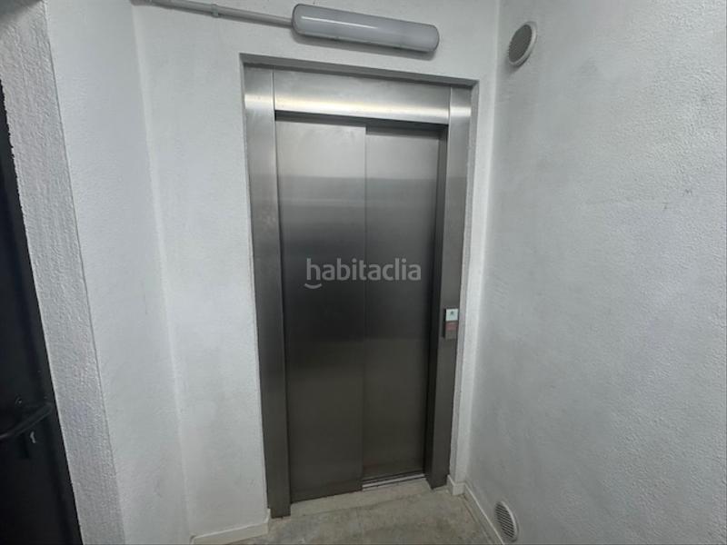 Foto edc46080-904e-47ac-8bde-4ba6326fe62d. Autoparkplatz in carrer del poeta cabanyes 35 in El Poble Sec - Parc de Montjuïc Barcelona