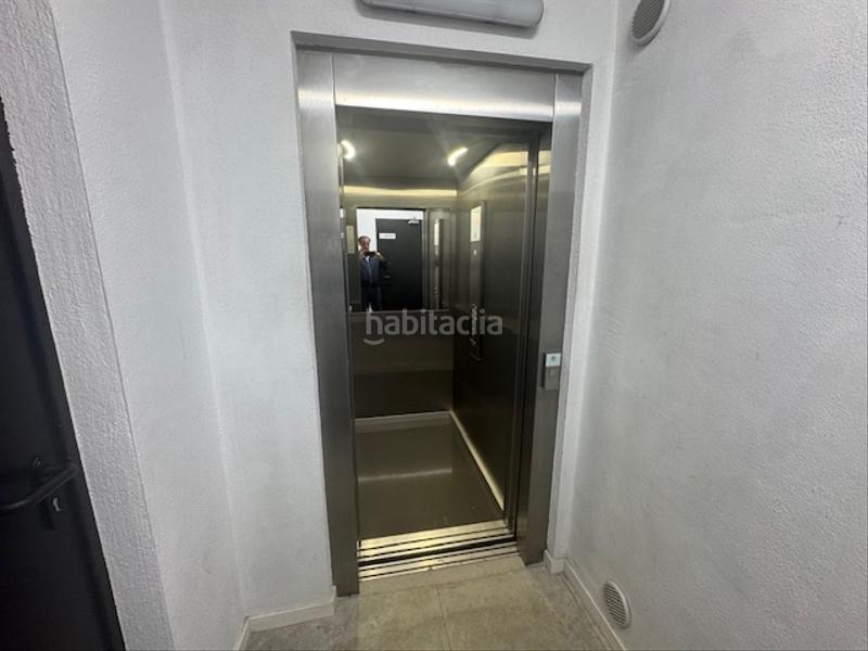 Foto e52d811f-09aa-4932-a245-58620f234399. Autoparkplatz in carrer del poeta cabanyes 35 in El Poble Sec - Parc de Montjuïc Barcelona