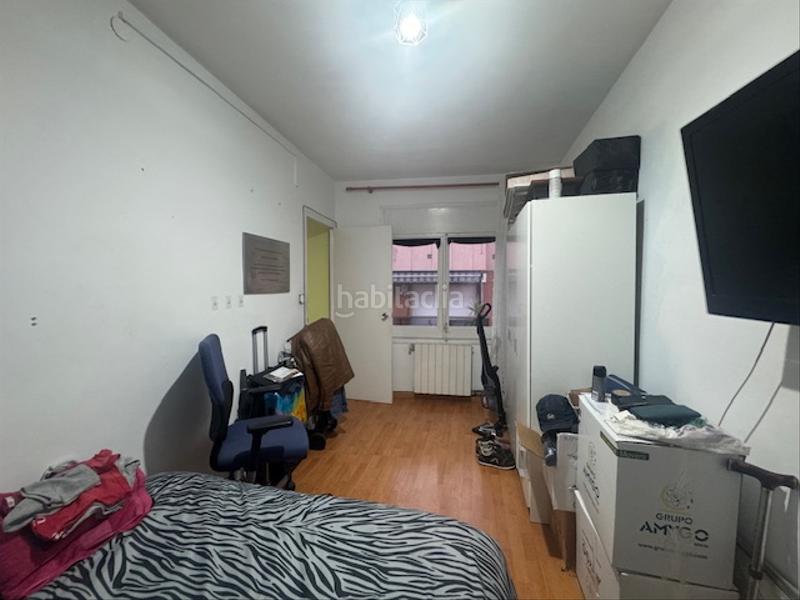 Foto 7aa4bba5-9abb-463e-8ae3-1e0a1bfd6d8a. Piso con ascensor en carrer molí en Prosperitat Barcelona