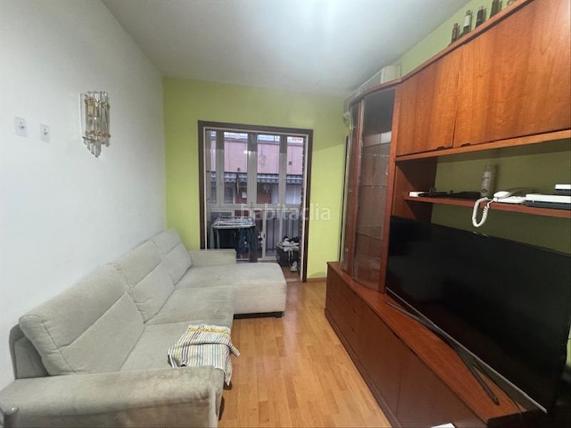 Foto adee93b6-bb4a-4078-ade1-a26eca4dd8f0. Piso con ascensor en carrer molí en Prosperitat Barcelona