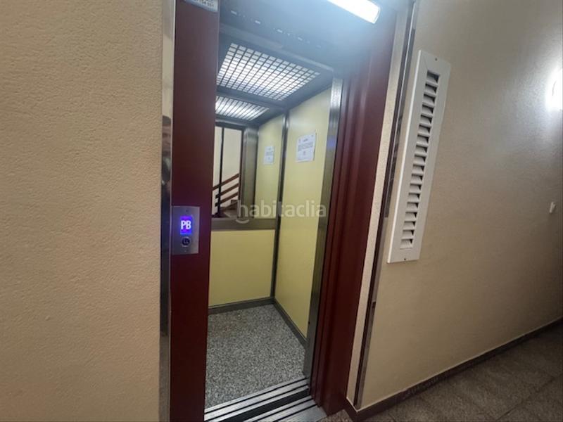 Foto e090cb44-696b-403d-9f35-de32fde8dbb2. Piso con ascensor en carrer molí en Prosperitat Barcelona