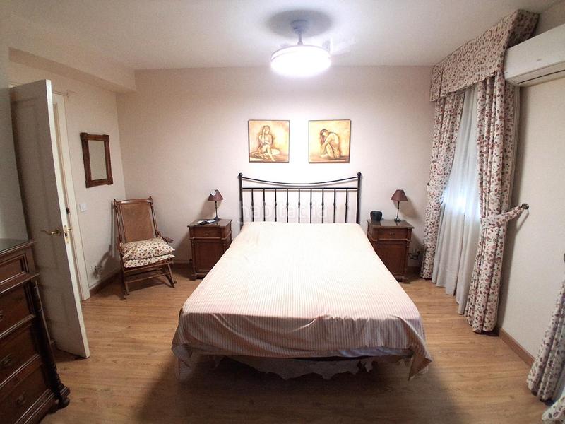 Foto f0b46896-a142-4793-bb33-a8e036ef8645. Dúplex a calle san luis 100 a San Gil Sevilla