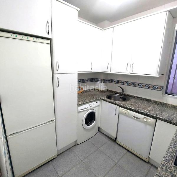 Foto 2ff75e8b-da8d-4f48-ba5f-210f978e9554. Piso en calle leon xiii 9 piso en jardines de capuchinosleon xiii en Sevilla