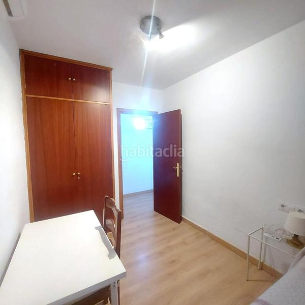 Foto ba3d5bf5-7d26-4bb1-bd1f-b5fbe7f7f80d. Piso en calle leon xiii 9 piso en jardines de capuchinosleon xiii en Sevilla