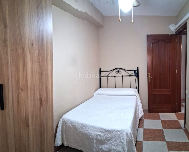 Foto e4c5cd35-9bf6-45f0-ac66-5a6832ad0f0c. Miete etagenwohnung in calle gaspar de alvear 2 in Sevilla