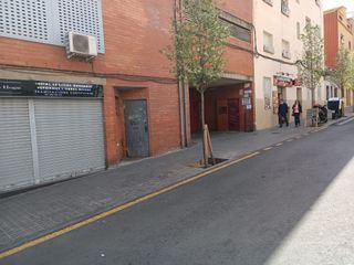Car parking in Carrer de milà i fontanals 126. Parking para coche