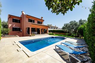 Chalet in Sa Cabaneta. Chalet unifamiliar con un alquiler de 3.900€ con opción de compr
