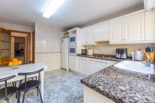 Casa  Carrer antoni cànovas. ¡descubre tu nuevo hogar en el corazón de muro!