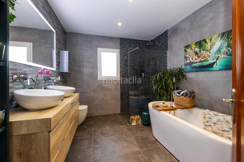 Foto a49ab61c-d4d4-47fa-b827-9e950d4a0c56. Chalet con camino piscina in Campos