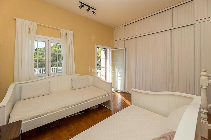 Foto 64d6395a-15c1-49bb-b41e-8f9d54b9b27a. Casa aparellada amb xemeneia calefacció piscina a Calvià