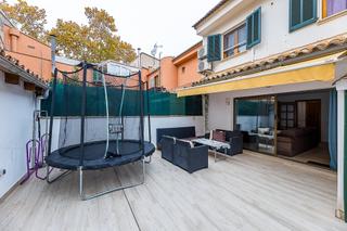 Reihenhaus  Carrer de miquel calafell. ?? chalet adosado reformado con amplia terraza en son sardina –