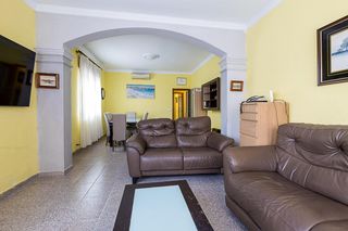 Planta baixa  Carrer d'hiroshima. ?? planta baja con terraza privada – espacio y calidad de vida e