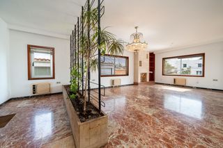 Maison jumelée  Carretera andratx. Casa pareada con jardín, terrazas, solárium y garaje en portals