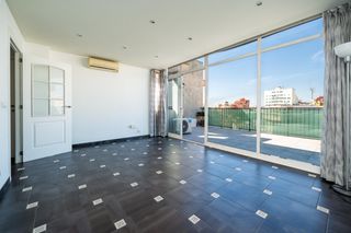 Dachwohnung  Carrer de goethe 30. Ático con terraza e impresionantes vistas en el fortí