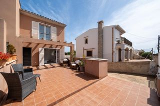 Casa aparellada  Carrer de la gr�via. ? chalet pareado en portocolom � espacio, luz y calidad de vida