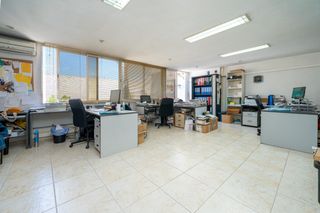 Local Comercial  Carrer de damià huguet. Excelente oportunidad con posibilidad de cambio de uso en l’oliv