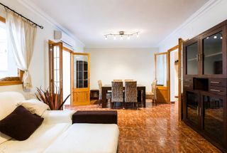 Pis  Carrer reina laura. Piso reformado y listo para entrar a vivir en pedro garau.