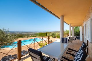 Xalet  Carrer aritjol. Exclusiva villa con licencia etv en puntir�, sobre una parcela d
