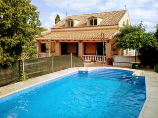 Chalet  N/a. Finca con olivos , con vivienda , piscina, barbacoa y jardn.