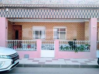 Casa en La Pinilla - Las Palas. Casa amplia, en el centro del pueblo  a buen precio !!!!