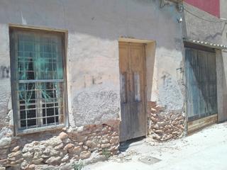 Casa en Calle san cristbal 22. Casa econmica a reformar en los dolores.