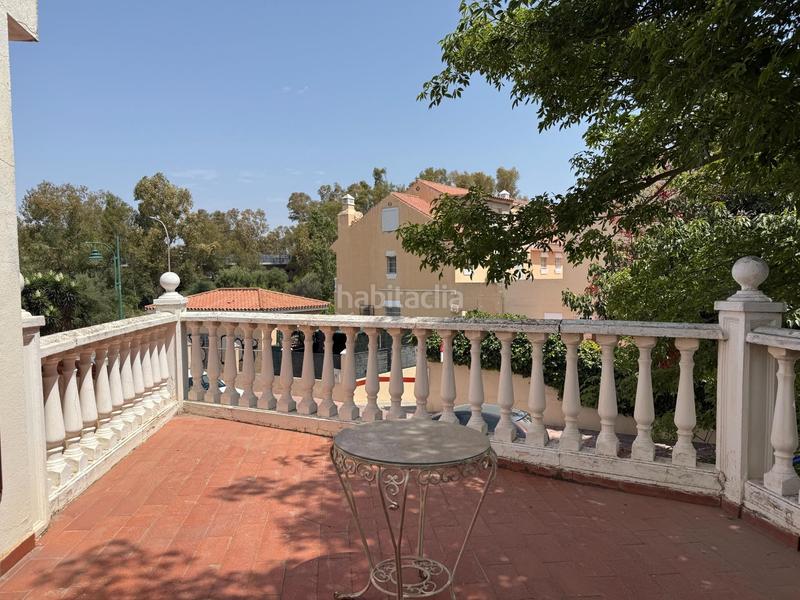 Foto fa7b3637-d64c-4159-8cf1-3d1358000510. Maison jumelée avec parking dans Guadalmar Málaga