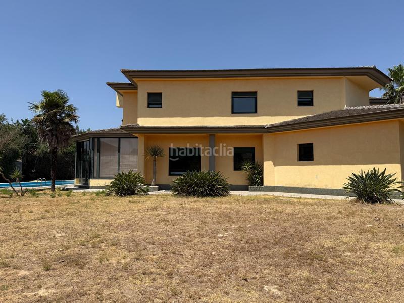 Foto 75d9c1d5-89cd-472e-b10b-fa209bf3039b. Chalet  independiente en venta en Gelves