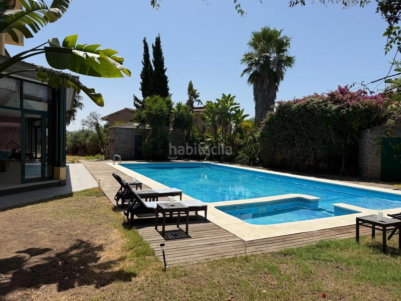 Foto 8412fcce-126b-4818-a3dd-d705ddd13fc6. Chalet  independiente en venta en Gelves