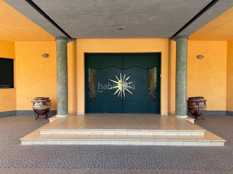 Foto a48ca8e1-ca26-4cb3-86db-11f5b209b3b3. Chalet  independiente en venta en Gelves