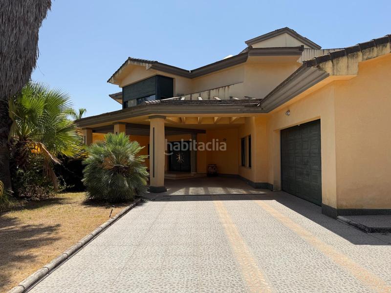 Foto c56f6b71-286c-433e-a81b-a9af8fe36381. Chalet  independiente en venta en Gelves