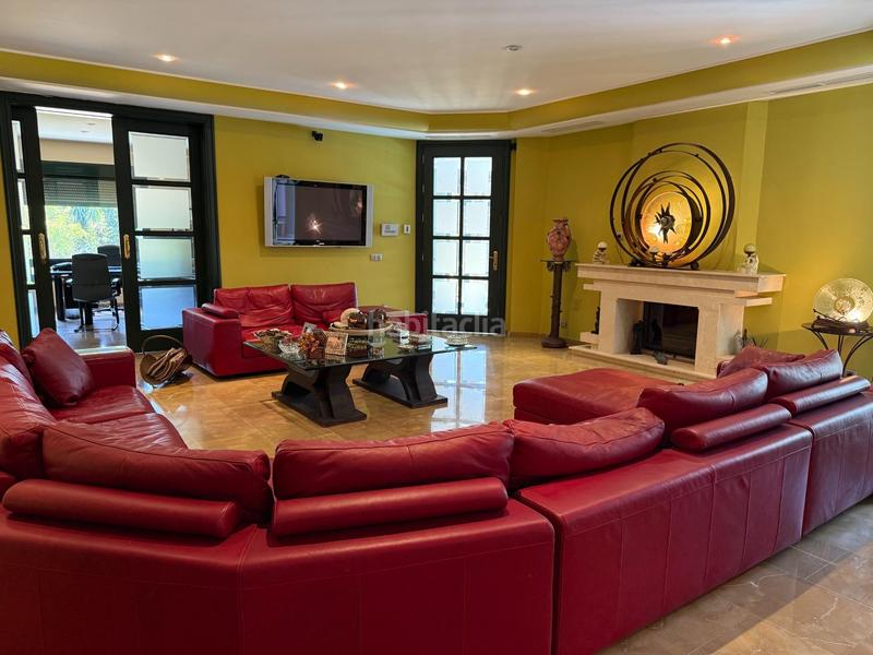 Foto e8c63773-e8db-4ef8-a3b1-feb1ea683dc3. Chalet  independiente en venta en Gelves