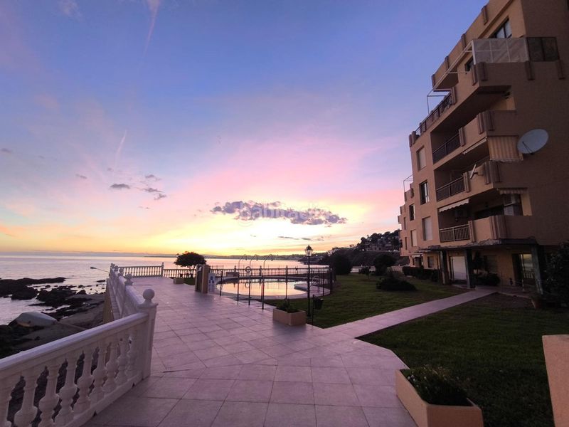 Foto 102ec6ee-277a-473c-90da-0df99b5ada59. Piso vivienda única en primerísima línea con vistas de crucero en Benalmádena