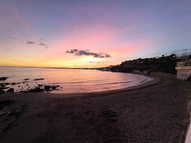 Foto 17adfbe7-3d5f-4210-8dab-acd4642c6e58. Piso vivienda única en primerísima línea con vistas de crucero en Benalmádena