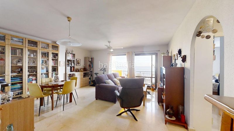 Foto 33cf8fbf-1588-457a-a96b-3364cd02105b. Piso vivienda única en primerísima línea con vistas de crucero en Benalmádena