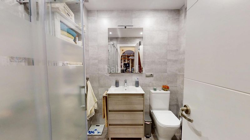 Foto 99daef12-a992-48f0-bade-c974d1dd0b43. Piso vivienda única en primerísima línea con vistas de crucero en Benalmádena