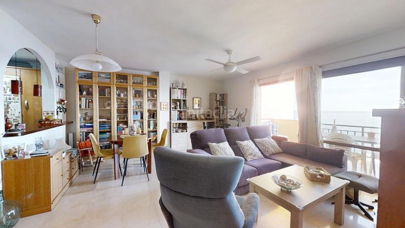 Foto c91d5426-544d-49d0-a095-c5a9f7c1e1de. Piso vivienda única en primerísima línea con vistas de crucero en Benalmádena